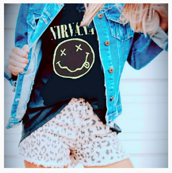 💥UO Nirvana Yellow Smiley Face Tee - Picture 8 of 10